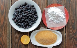 Preparazione Pie ai mirtilli - Fase 1