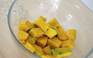 Preparazione Risotto alla zucca, birra e liquirizia - Fase 1