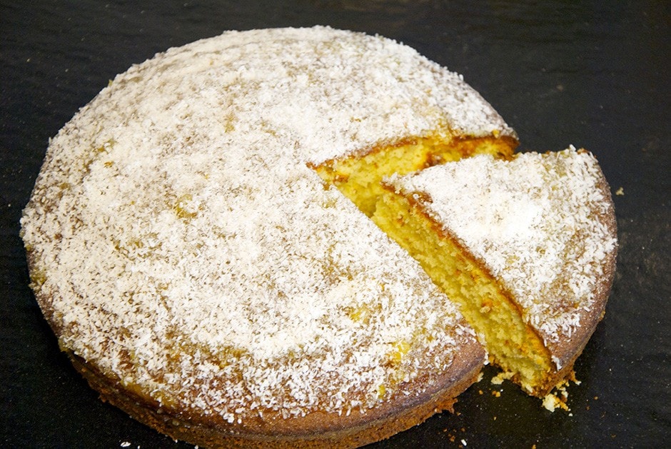 Torta soffice con cocco e mandorle ricetta