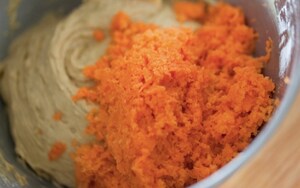 Preparazione Tortine alle carote e nocciole - Fase 4