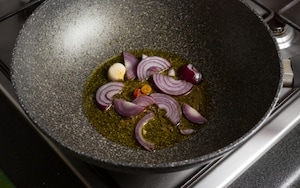 Preparazione Vellutata di peperoni con fagioli neri e latte di cocco - Fase 5