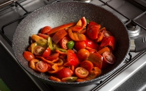 Preparazione Vellutata di peperoni con fagioli neri e latte di cocco - Fase 5