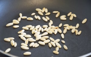 Preparazione Zuppa di farro, porcini e pinoli nel barattolo - Fase 2