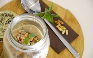 Preparazione Zuppa di farro, porcini e pinoli nel barattolo - Fase 3