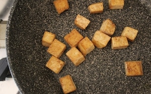 Preparazione Zuppa al latte di cocco con verdure e tofu - Fase 2