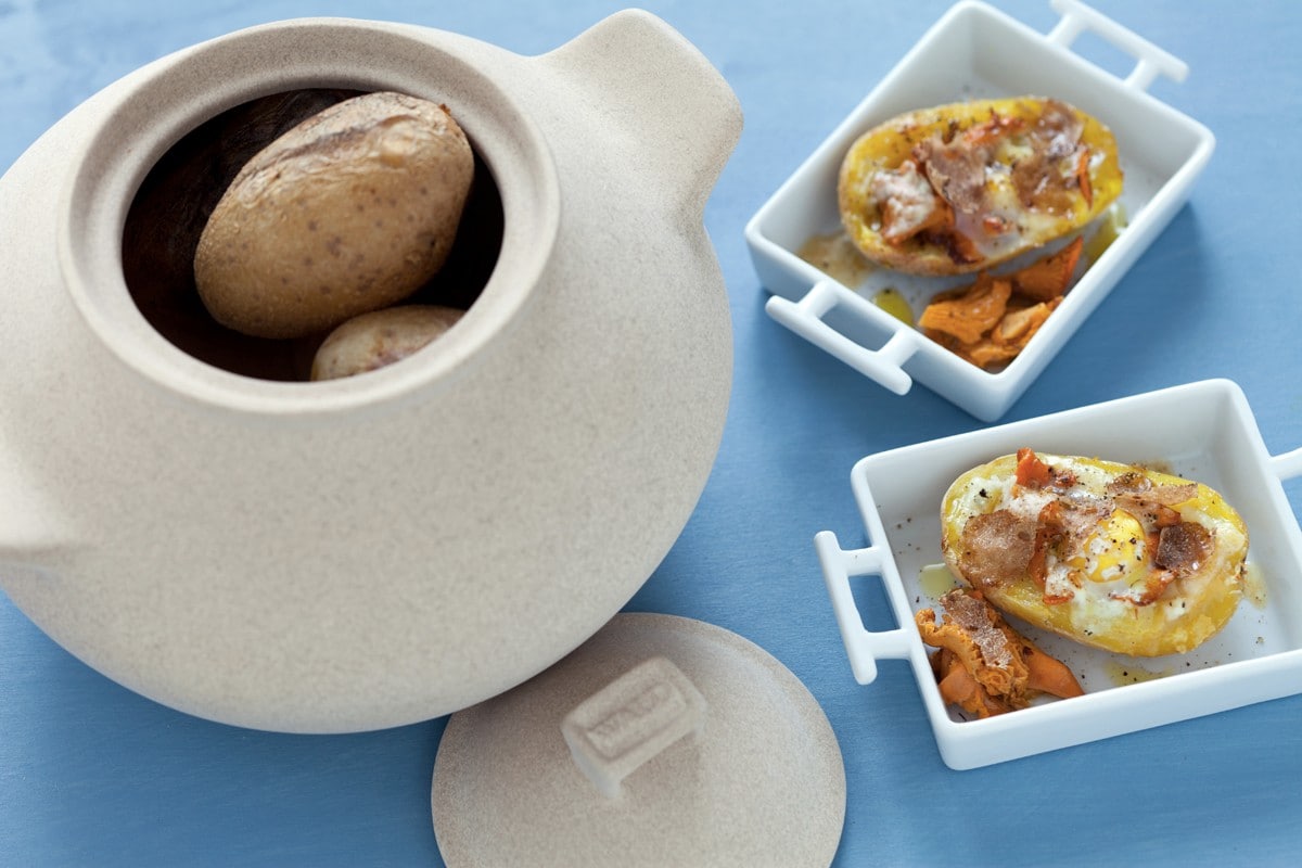 Uovo in cocotte di patate con finferli, parmigiano reggiano e tartufo bianco ricetta