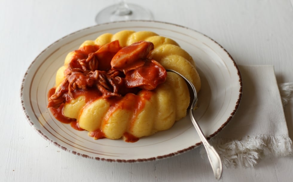 Polenta e calamari al sugo ricetta