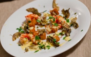 Gamberi rossi, carciofi, pane e maionese al mandarino