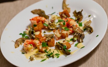 Gamberi rossi, carciofi, pane e maionese al mandarino