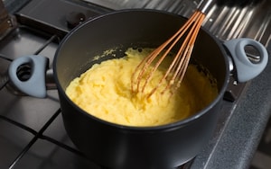 Preparazione Crostata di polenta con porri e champignon - Fase 1