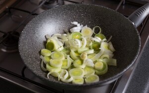 Preparazione Crostata di polenta con porri e champignon - Fase 5