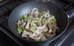 Preparazione Crostata di polenta con porri e champignon - Fase 5