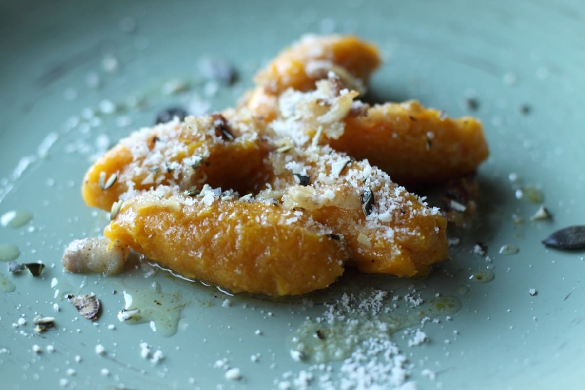 Gnocchi di zucca con pancetta e semi di zucca ricetta