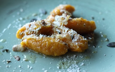 Gnocchi di zucca con pancetta e semi di zucca