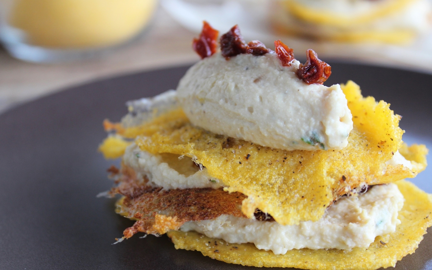 Millefoglie di polenta croccante e crema di ceci Millefoglie di polenta croccante e crema di ceci