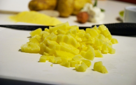 Preparazione Zuppa di polenta e patate con gorgonzola - Fase 1 Preparazione Zuppa di polenta e patate con gorgonzola - Fase 1