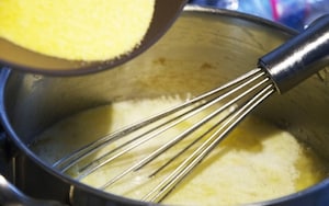 Preparazione Zuppa di polenta e patate con gorgonzola - Fase 2