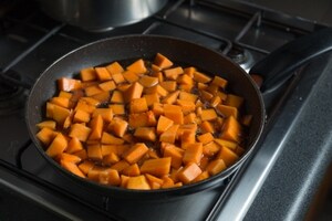 Preparazione Riso rosso con zucca caramellata e radicchio - Fase 1