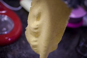 Preparazione Tajarin al burro di cacao e tartufo - Fase 3