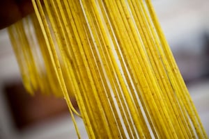 Preparazione Tajarin al burro di cacao e tartufo - Fase 4