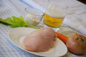 Preparazione Vellutata di pollo alla birra - Fase 1