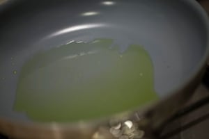 Preparazione Baccalà con salsa di carote, carciofi, noci e polvere di rosmarino - Fase 6