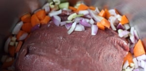 Preparazione Brasato di manzo al vino rosso su crema di castagne - Fase 1