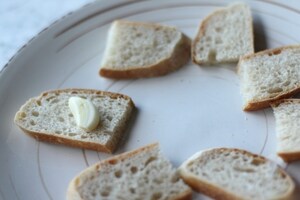 Preparazione Crostini con calamaretti all'uvetta - Fase 2