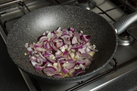 Preparazione Cestini di verza con castagne, mele e cipolle - Fase 2 Preparazione Cestini di verza con castagne, mele e cipolle - Fase 2
