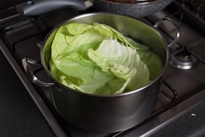 Preparazione Cestini di verza con castagne, mele e cipolle - Fase 3