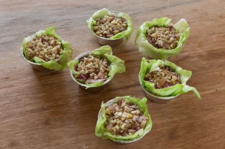 Preparazione Cestini di verza con castagne, mele e cipolle - Fase 4 Preparazione Cestini di verza con castagne, mele e cipolle - Fase 4