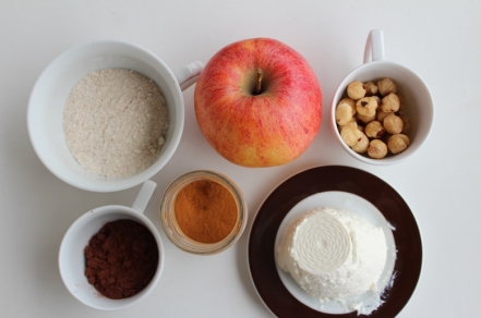 Preparazione Cialde croccanti al cacao con mele e nocciole  - Fase 1 Preparazione Cialde croccanti al cacao con mele e nocciole  - Fase 1