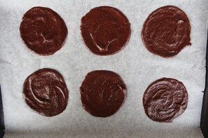 Preparazione Cialde croccanti al cacao con mele e nocciole  - Fase 1