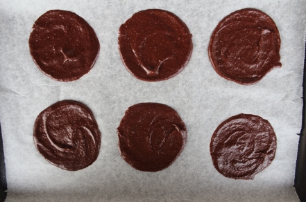 Preparazione Cialde croccanti al cacao con mele e nocciole  - Fase 1 Preparazione Cialde croccanti al cacao con mele e nocciole  - Fase 1