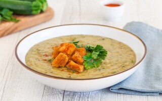 Crema di zucchine e crostini alla paprika