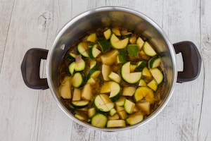 Preparazione Crema di zucchine e crostini alla paprika - Fase 2