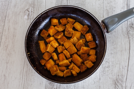 Preparazione Crema di zucchine e crostini alla paprika - Fase 4 Preparazione Crema di zucchine e crostini alla paprika - Fase 4