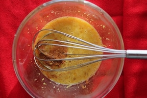 Preparazione French toast di panettone - Fase 1