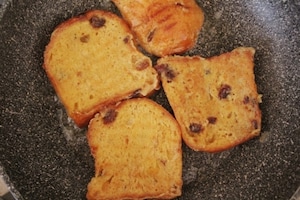 Preparazione French toast di panettone - Fase 2