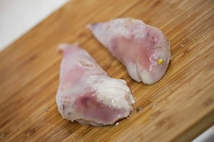 Preparazione Petti di fagiano con datteri e cipolla brasata - Fase 1