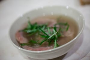 Preparazione Petti di fagiano con datteri e cipolla brasata - Fase 1