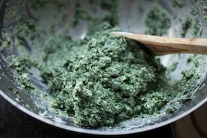 Preparazione Ravioli del Plin con ricotta e spinaci - Fase 5