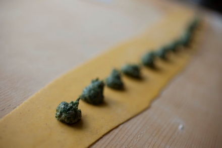 Preparazione Ravioli del Plin con ricotta e spinaci - Fase 7 Preparazione Ravioli del Plin con ricotta e spinaci - Fase 7