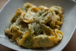 Preparazione Ravioli del Plin con ricotta e spinaci - Fase 10