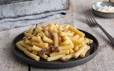 Rigatoni con pane, burro, acciughe