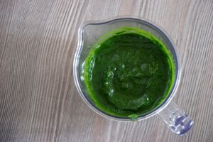 Preparazione Risotto con spinaci, gallina e uvetta - Fase 2