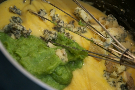 Preparazione Soufflé di broccoli e gorgonzola - Fase 4 Preparazione Soufflé di broccoli e gorgonzola - Fase 4