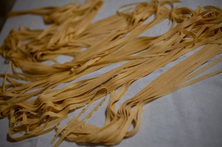 Preparazione Tagliatelle di grano Russello e ragù di fagiano - Fase 4 Preparazione Tagliatelle di grano Russello e ragù di fagiano - Fase 4