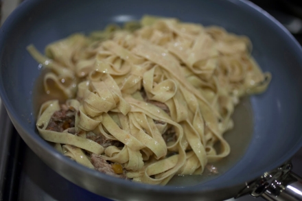 Preparazione Tagliatelle di grano Russello e ragù di fagiano - Fase 5 Preparazione Tagliatelle di grano Russello e ragù di fagiano - Fase 5