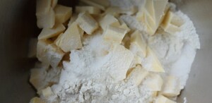 Preparazione Torta di pere al torrone  - Fase 1